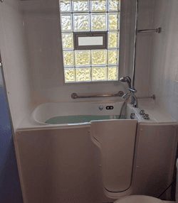 Walk-in tub 3